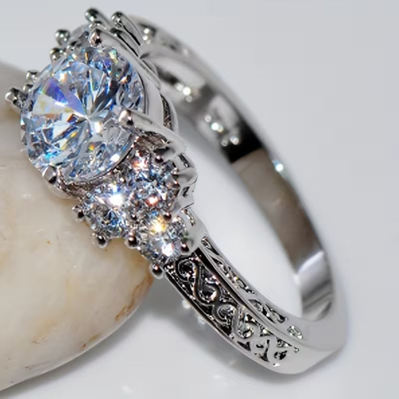Exquisite Fashion Silvery Color Engagement Rings for Women Fashion White Ring